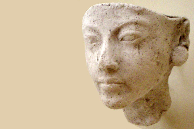 Портрет Нефертити работы Тутмоса.  Egyptian Museum, Berlin