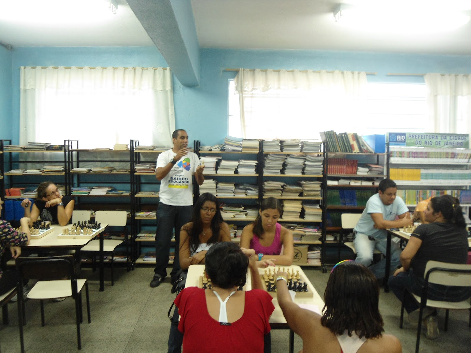 Sala de aula de xadrez bem organizada