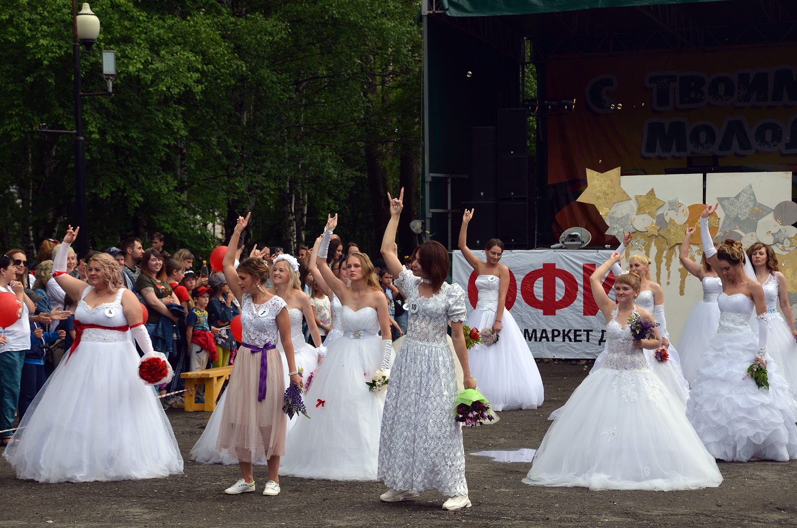 Лысьва сегодня в контакте. Лысьва. Парад невест в Лысьве. Обычаи Лысьва. День города Лысьва.