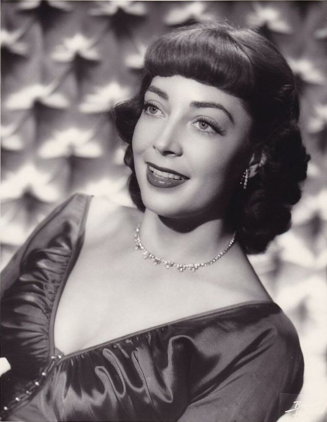 The ‘Queen’ of B Movies: 40 Vintage Portraits of Marie Windsor in the
