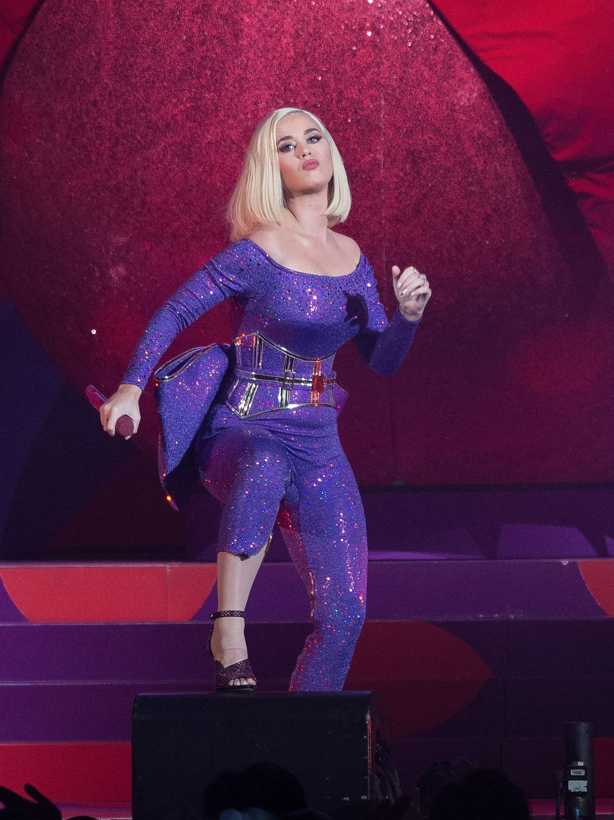 Fashion for your legs: Katy Perry – B96 Jingle Bash in Chicago