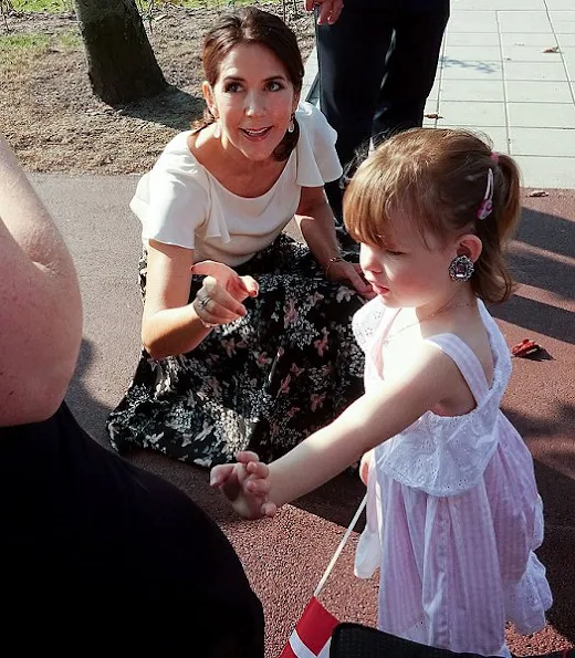 Princess Mary wore Ganni Skirt, Hugo Boss silk blouse, Gianvito Rossi pump, Style of Mary, new dress