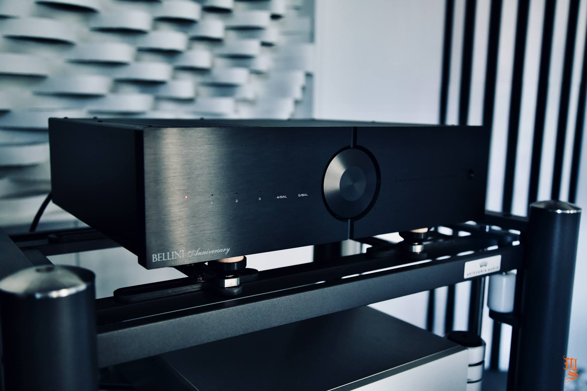 AUDIO ANALOGUE BELLINI ANNIVERSARY PREAMPLIFIER REVIEW M & S