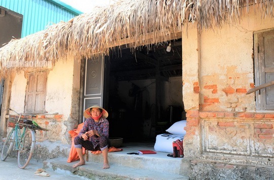 Tận mắt chiêm ngưỡng những ngôi nhà của “hộ cận nghèo” ở xã Quảng Lưu – Thanh Hóa: Nghèo quá chỉ đi SH thôi!