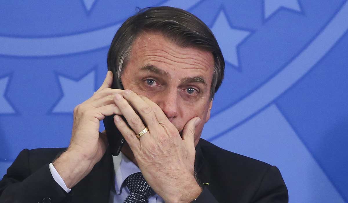 Bolsonaro envia áudio aos caminhoneiros pedindo que liberem rodovias