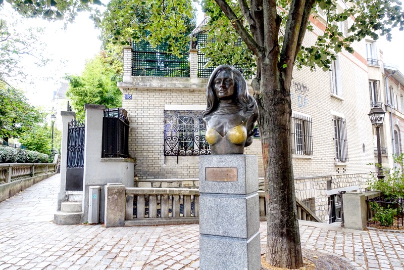 Paris : Buste de Dalida à Montmartre, oeuvre du sculpteur Alain Aslan -  XVIIIème - Paris la douce, magazine parisien lifestyle, culture, sorties,  street art