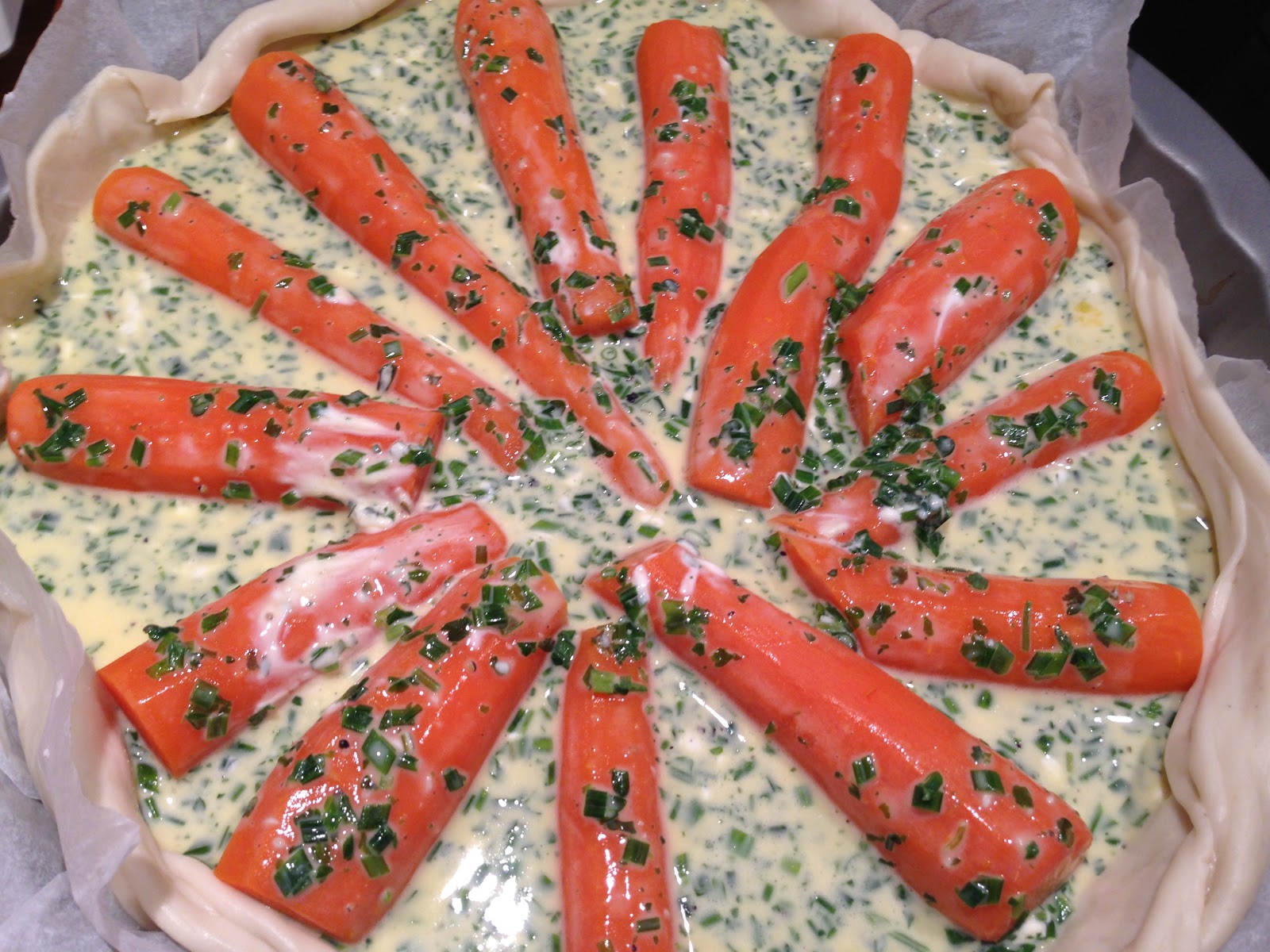 olles *Himmelsglitzerdings*: Karotten-Kräuter-Quiche