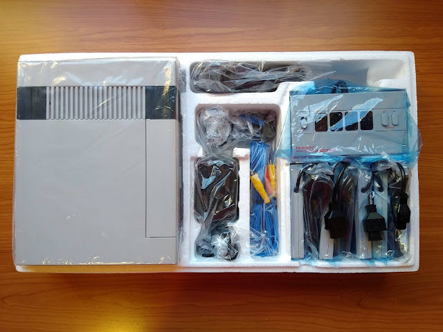 Caja por dentro de una Nintendo NES Super Set nueva a estrenar