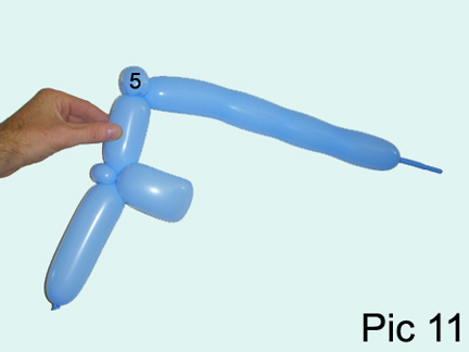 фигуры из шариков колбасок автомат. пистолет из шдм. сделать автомат из шарика. оружие из шариков колбасок. автомат из воздушных шаров.