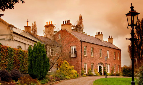 New House In London Looks Old Content A Cottage New House In London Looks Old