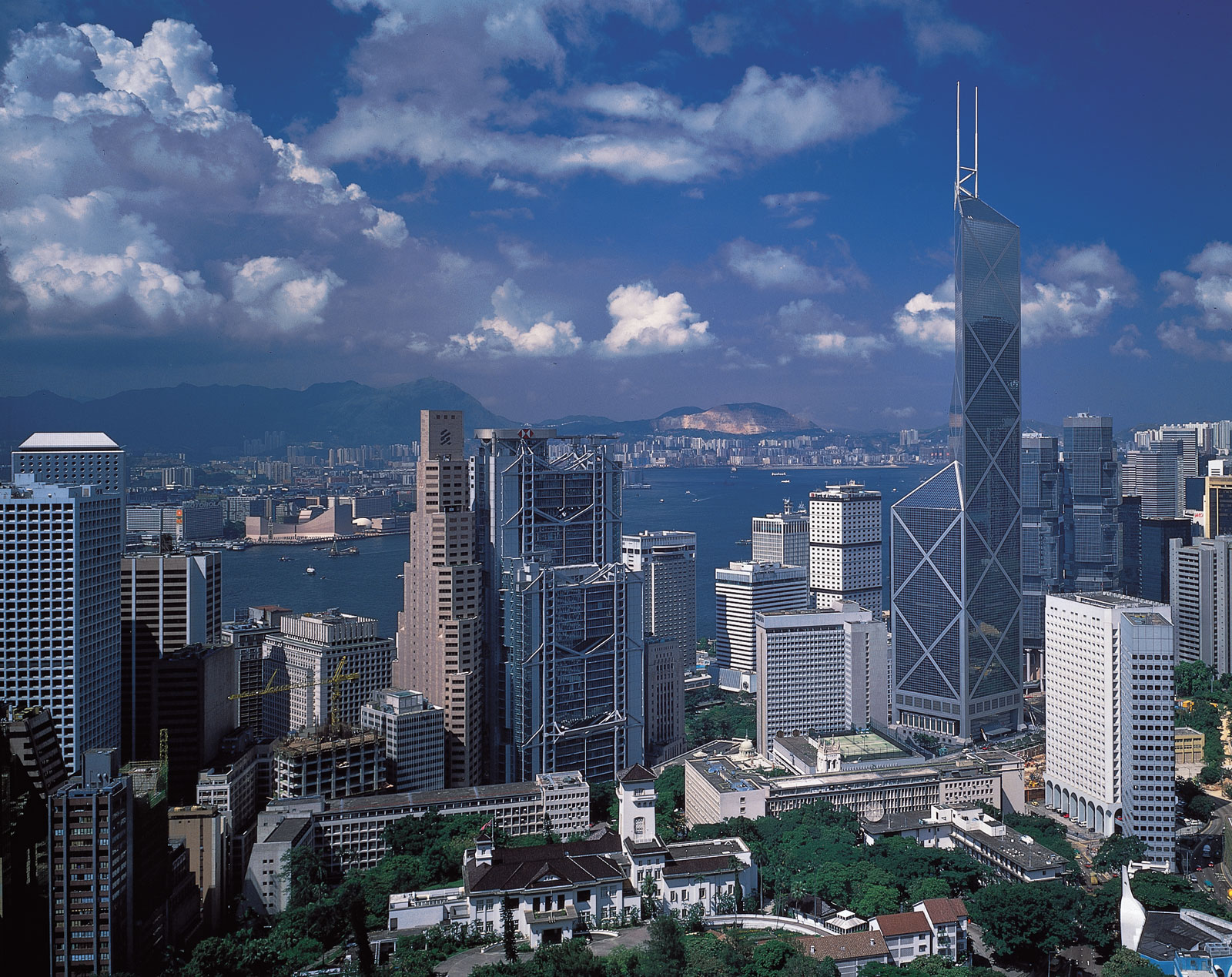 Небоскребы гонконга. Гонконг небоскрёб Китая. Башня банка Китая Бэй Юймин. Здание банка Китая в Гонконге. Башня Bank of China Гонконг.