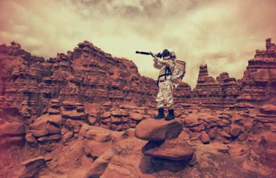 Un retirado marine estadounidense afirma que pasó más de 15 años en el espacio y en Marte protegiendo cinco colonias humanas Mars-Alien-Human-Colny-Ancient-Code