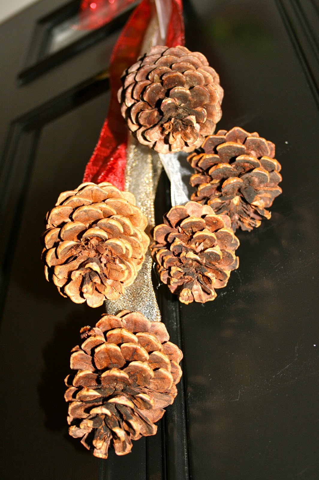 Pretty Penny DIY Hanging Xmas Pine Cones
