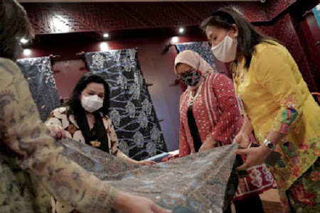  Batik exhibitions still take place during the pandemic