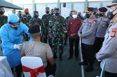 Panglima TNI dan Kapolri Tegaskan Sinergitas Vaksinasi Covid-19 di Bali