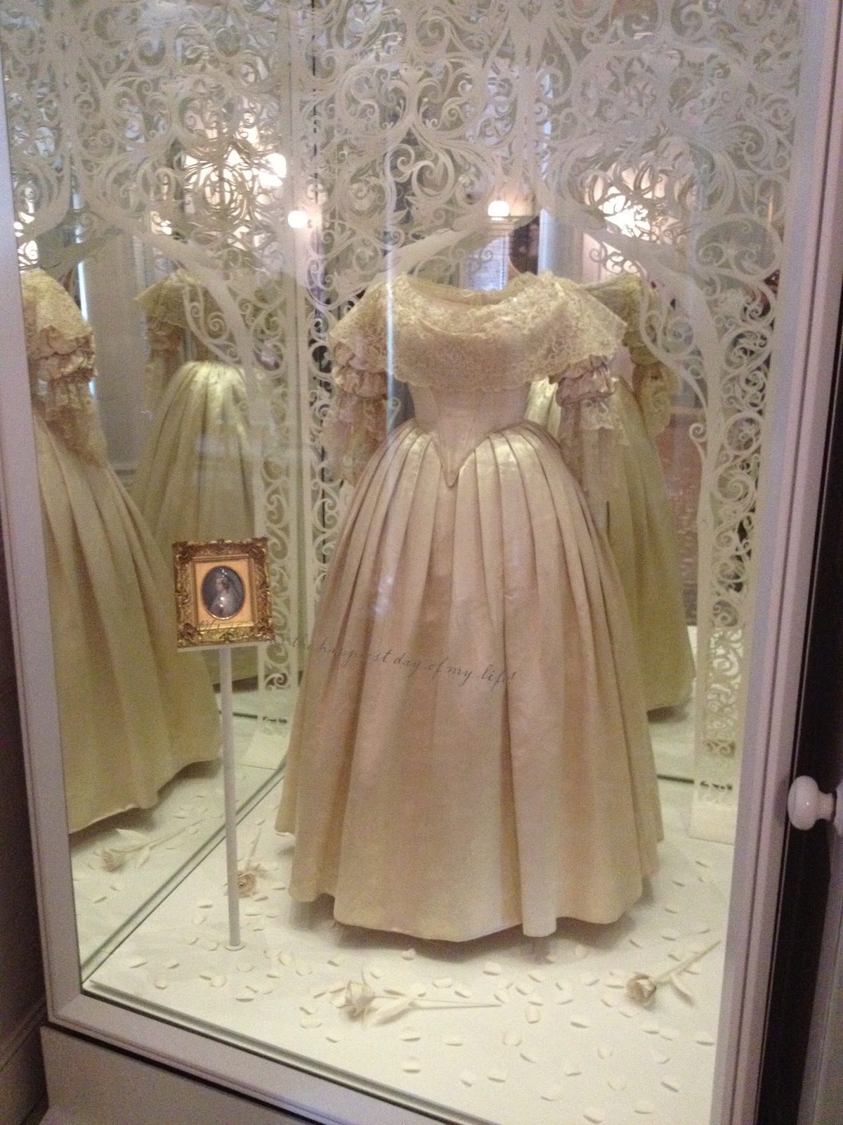 queen victoria wedding dress Wedding dress of Victoria, Princess Royal