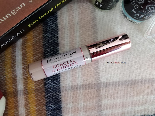 Revolution Conceal&Hydrate 