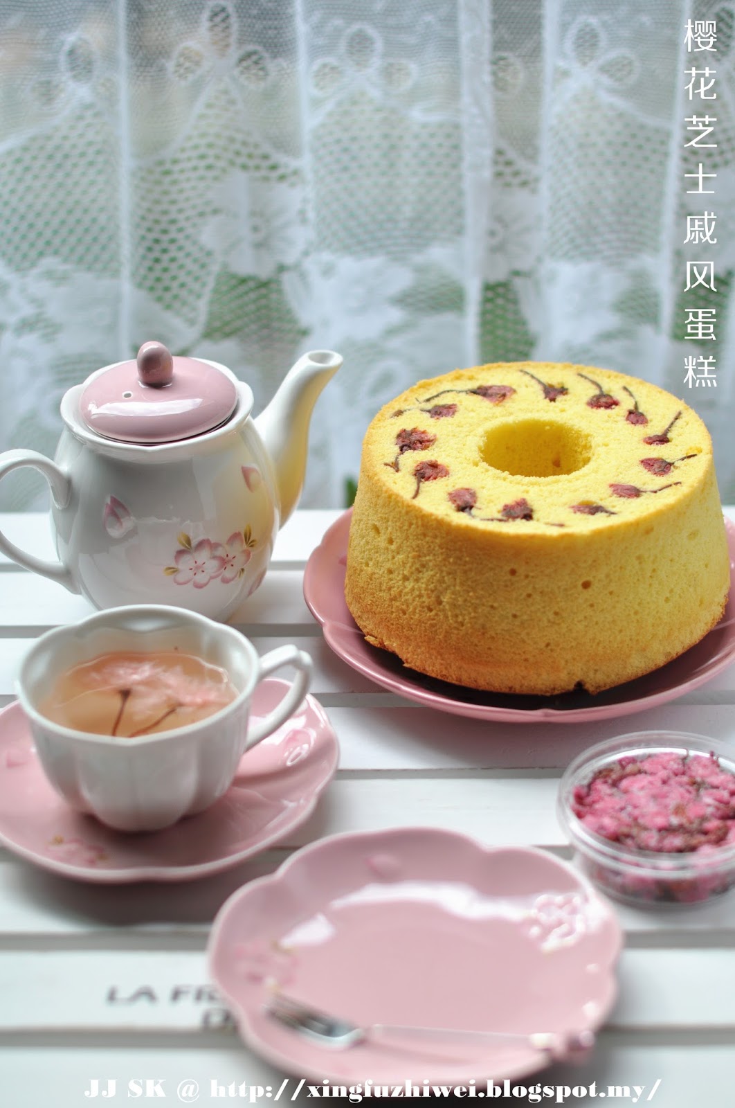 分享一组樱花裱花蛋糕，小清新耶！配色真好