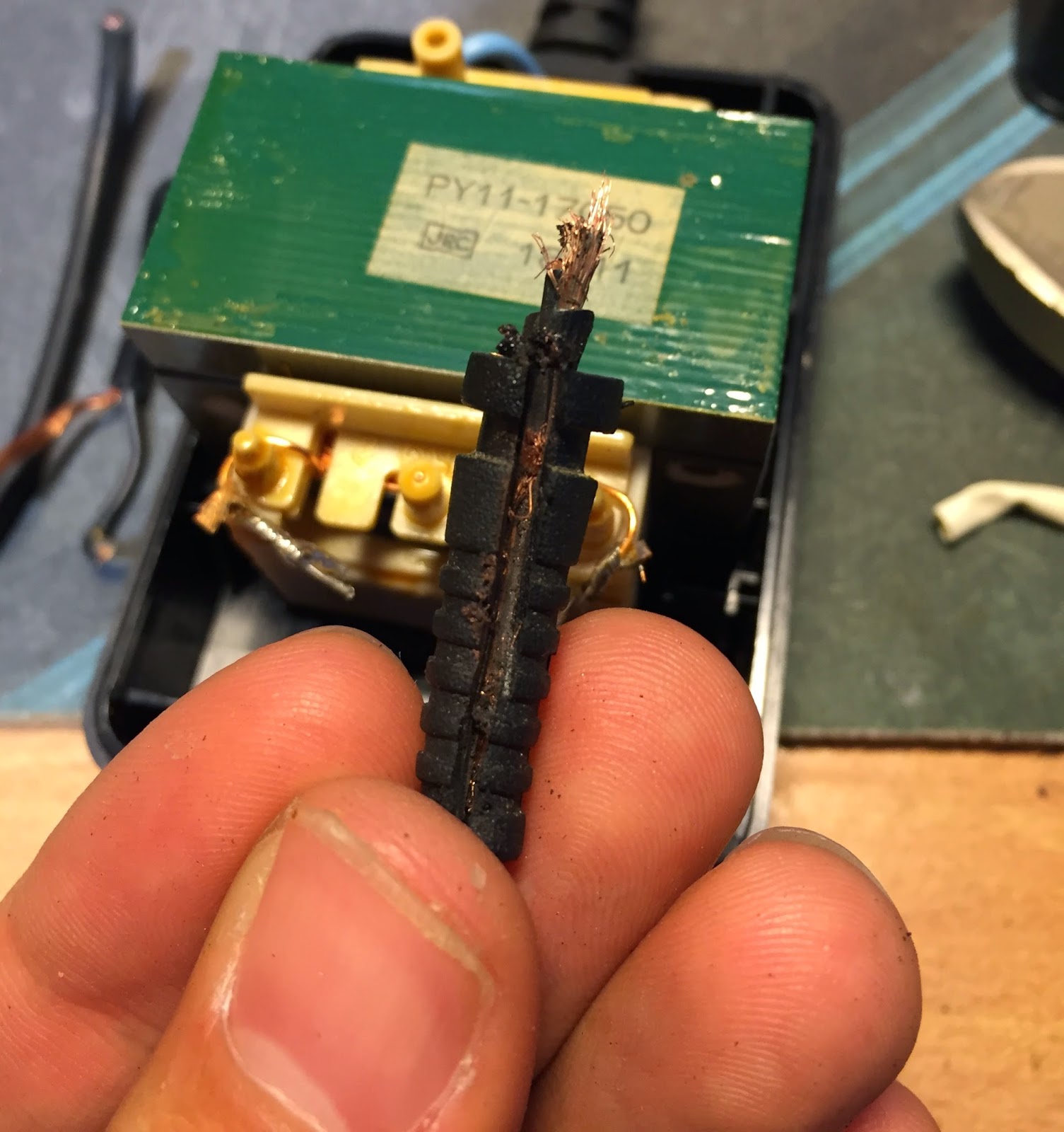 DragonCity [NesSnes] Réparer une alimentation Nintendo HS