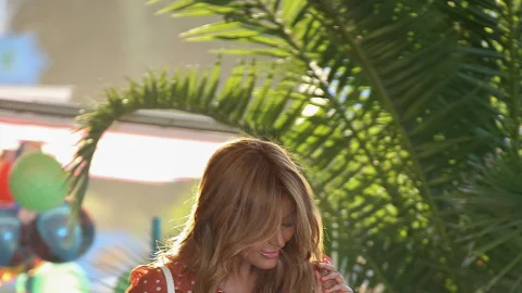 Zahia Dehar Mostrando Pezones