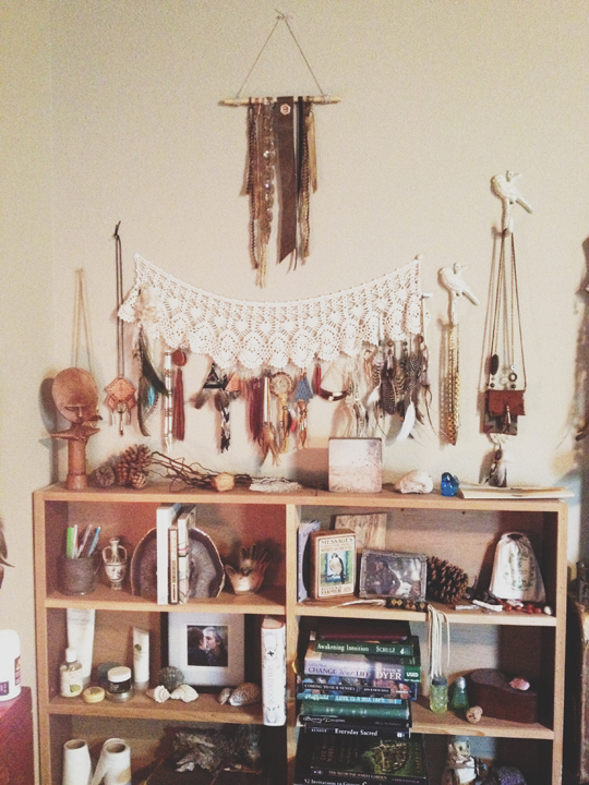 Roots and Feathers // Violet Bella: JEWELRY DISPLAY