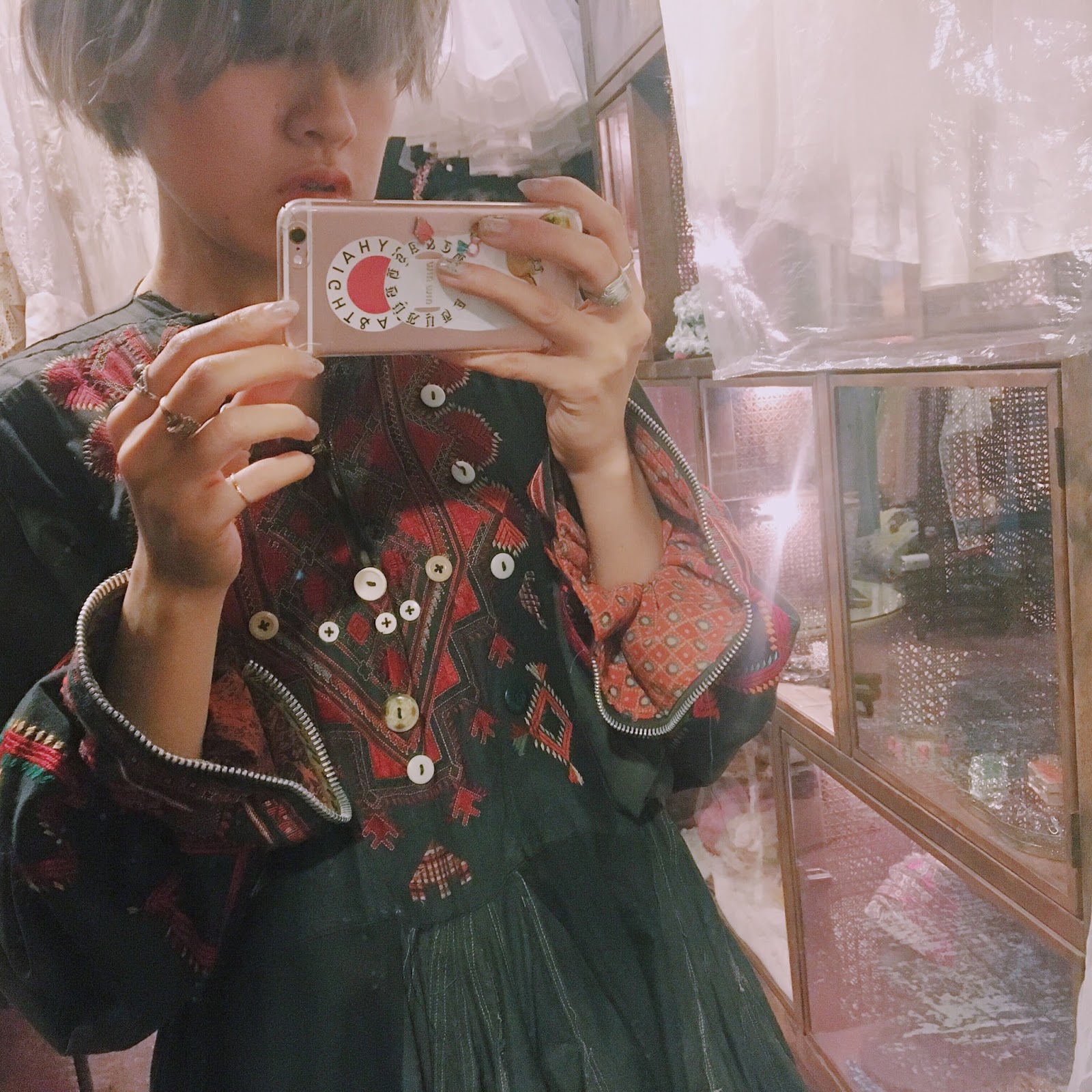 Haight Ashbury Antique Room アイボリーとセルロイド 6 17
