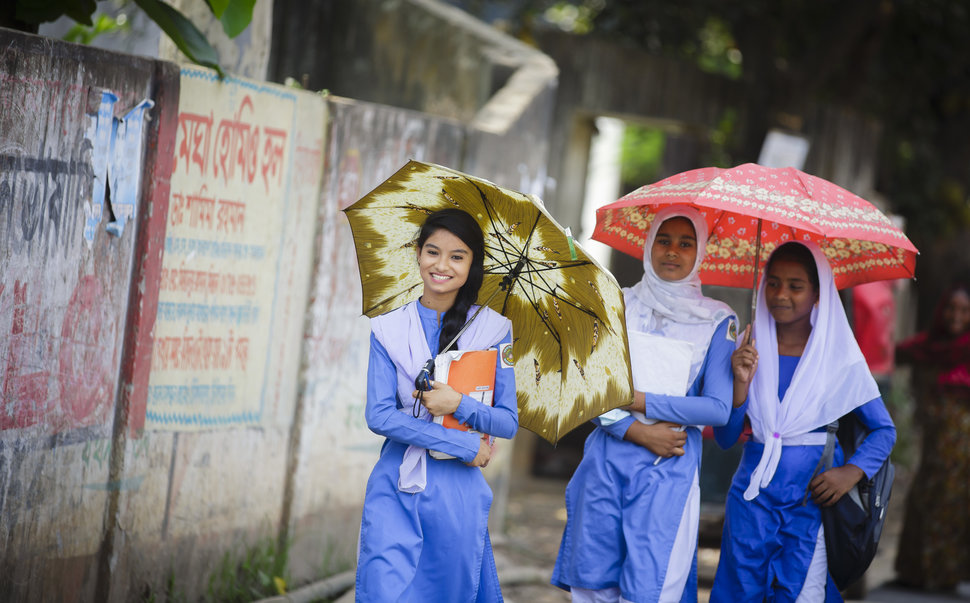 30 Beautiful Pictures Of Girls Going To School Around The World - Bangladesh