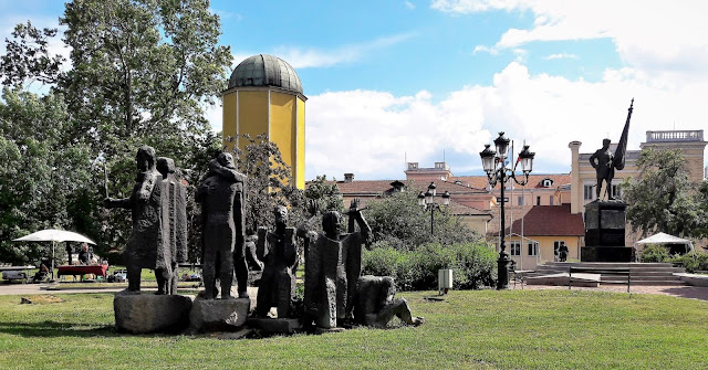 Stone sculpture of seven Bulgarian voluntter soldiers