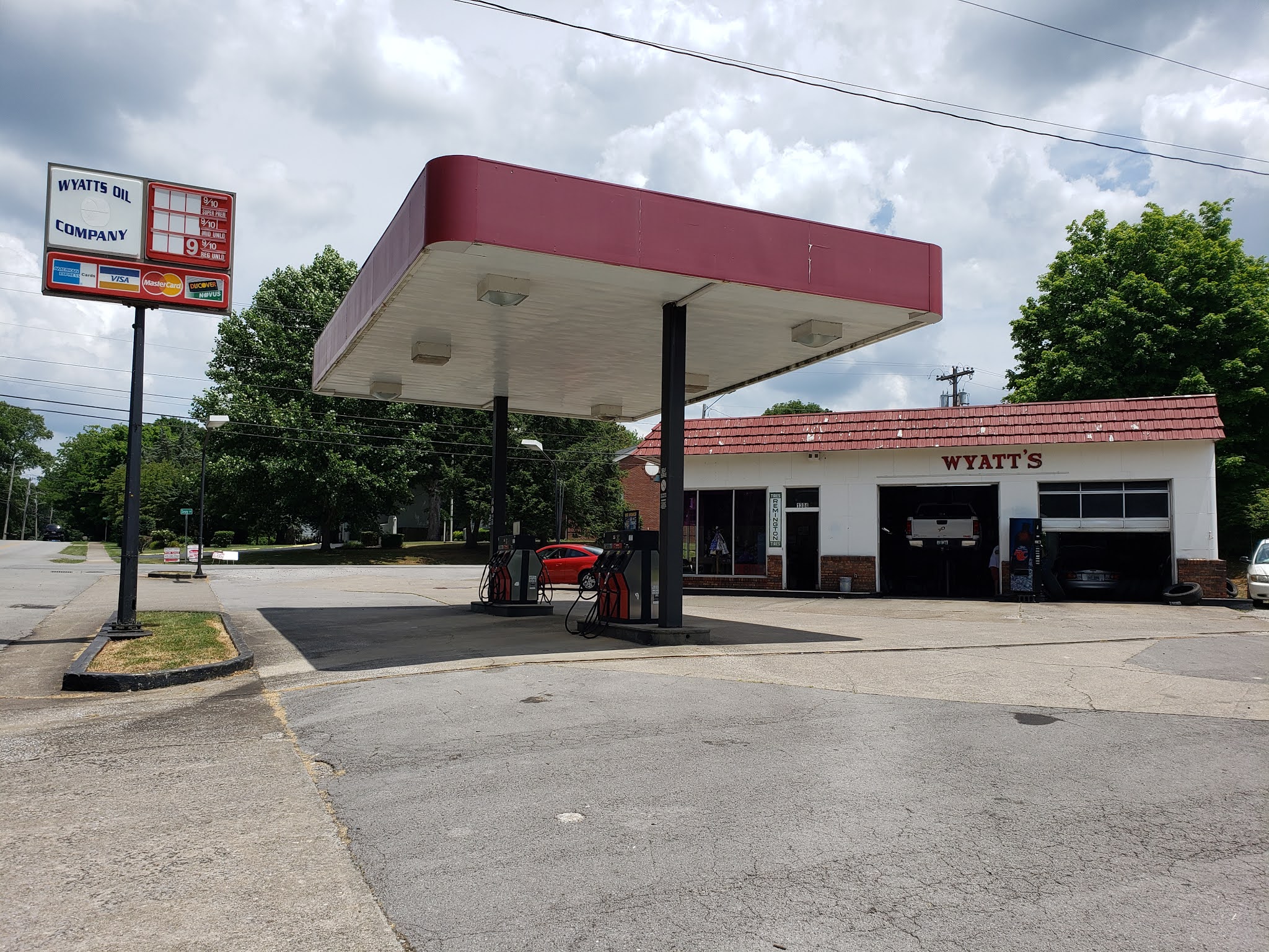 Glasgow, From a Distance Wyatt's Oil Company A South Green Street