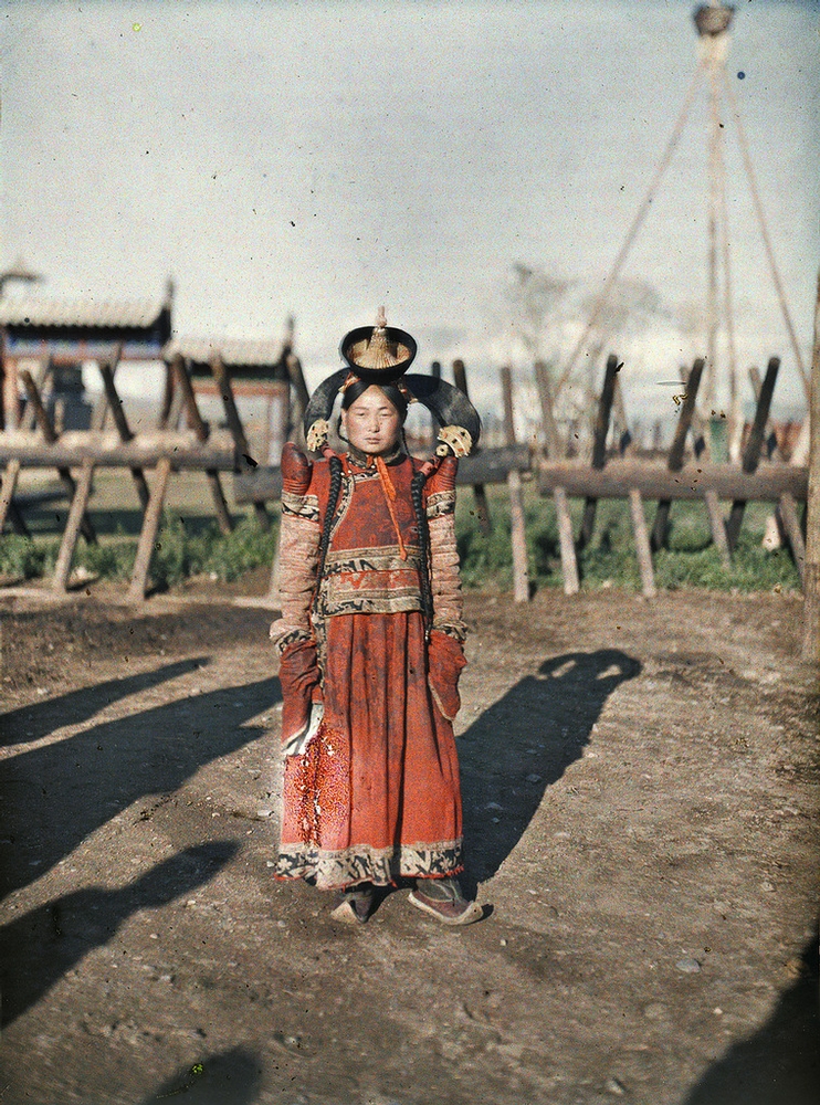 Stunning color photos depict scenes of everyday life in the Russian Protectorate of Mongolia  1913 - 93