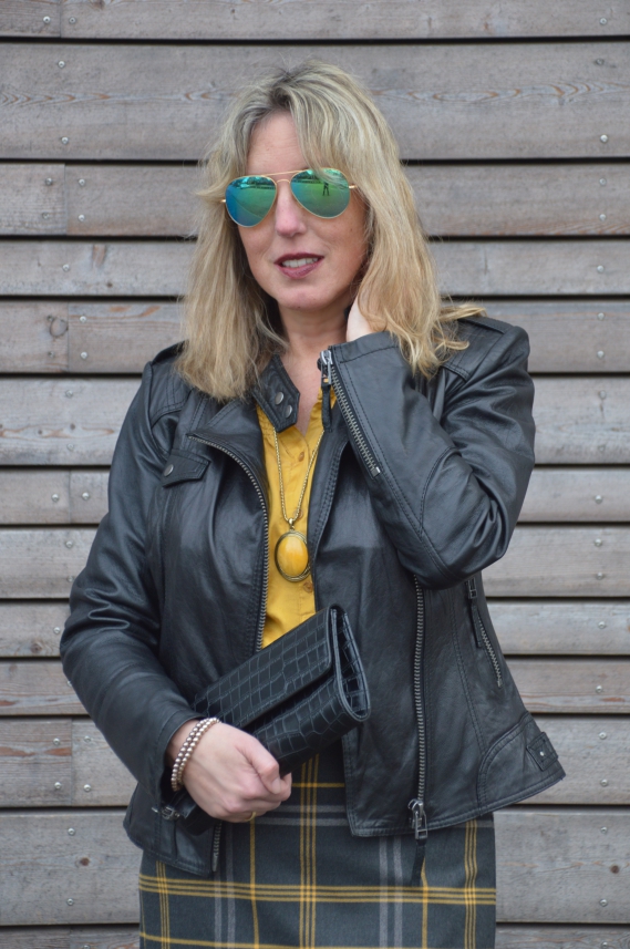 Ü40 Overnknees kombiniert Outfit