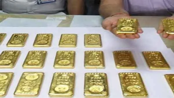 News, Kerala, State, Kozhikode, Gold, Smuggling, Airport, Business, Finance, Technology, Malappuram residents arrested for trying to smuggle gold worth Rs 1 crore 32 lakh at Karipur airport