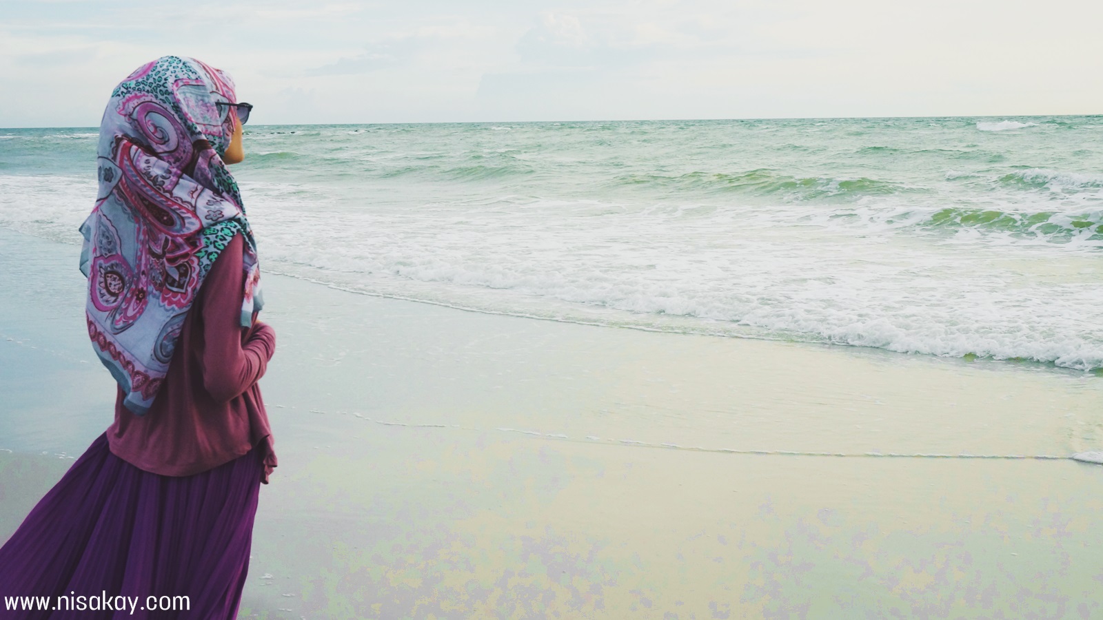 Melepaskan Orang Yang Kita Cintai Memang Menyakitkan - Melepaskan orang