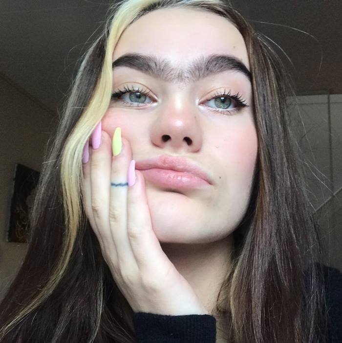 model with thick eyebrows cara, unibrow girl instagram, eyebrows trend, Model Refuses To Pluck Her Unibrow