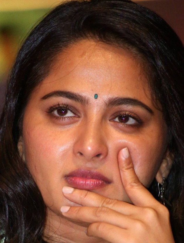 Beautiful Telugu Girl Anushka Shetty Oily Face Close Up Photos