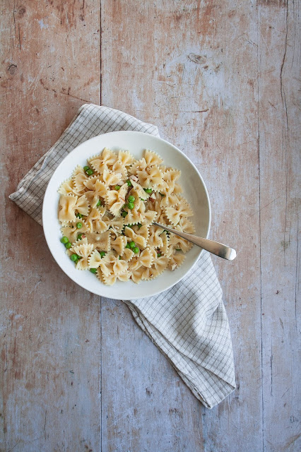 Pasta con piselli e mandorle