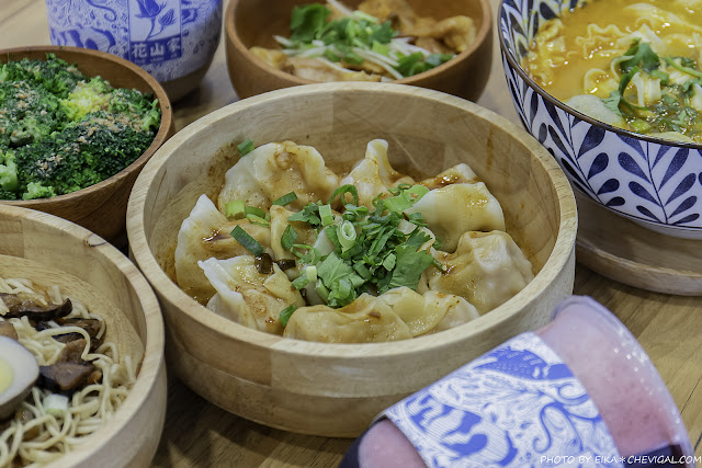 花山家宣飲麵鋪最新分店開幕囉!大啖文青乾拌麵、暖暖雙雙麵,還有麻辣手工水餃好夠味!