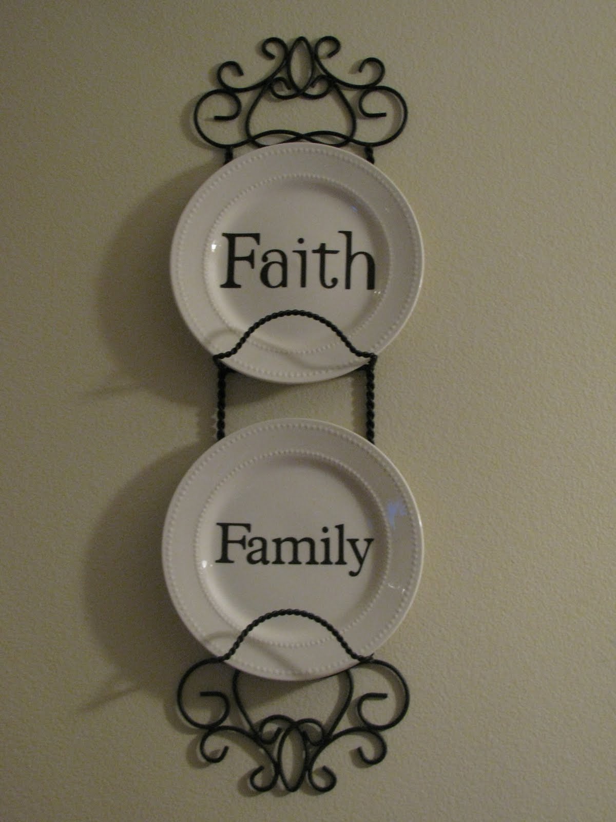 My Crafty Playground Decorative plates with Vinyl