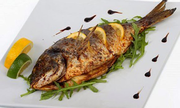 Consume pescado y carnes con pocas grasas