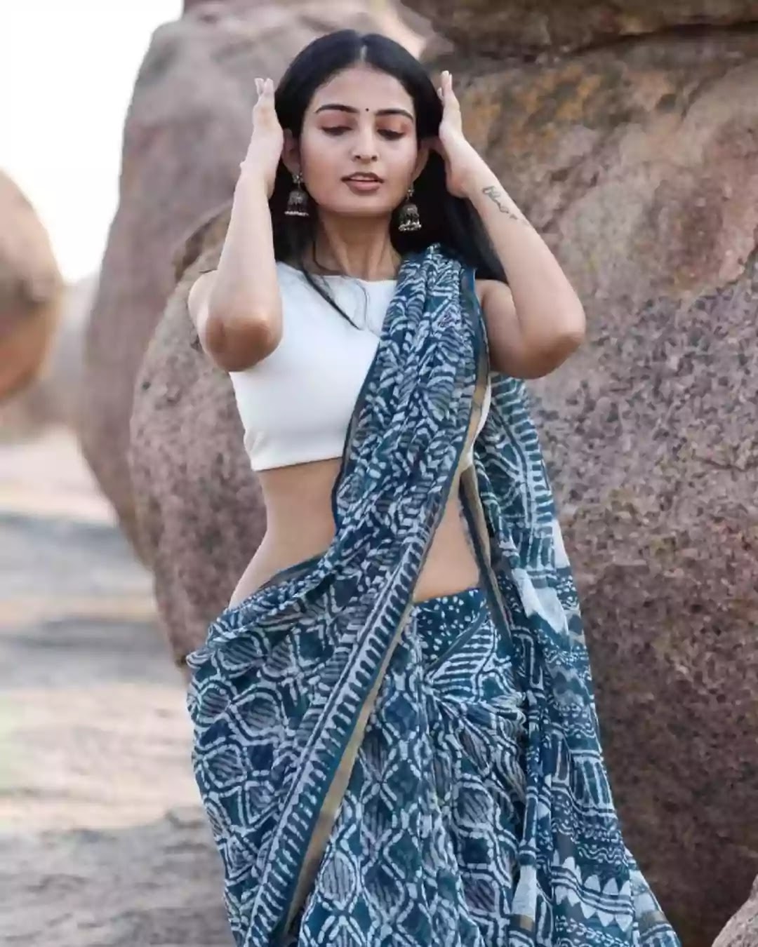 ananya-nagalla-in-indigo-printed-saree ananya-nagalla-in-indigo-printed-saree