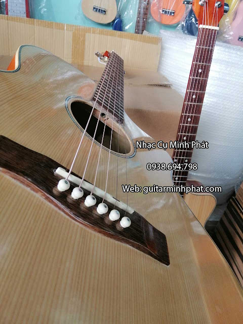 Bán đàn guitar giá rẻ chỉ 690k tại TPHCM