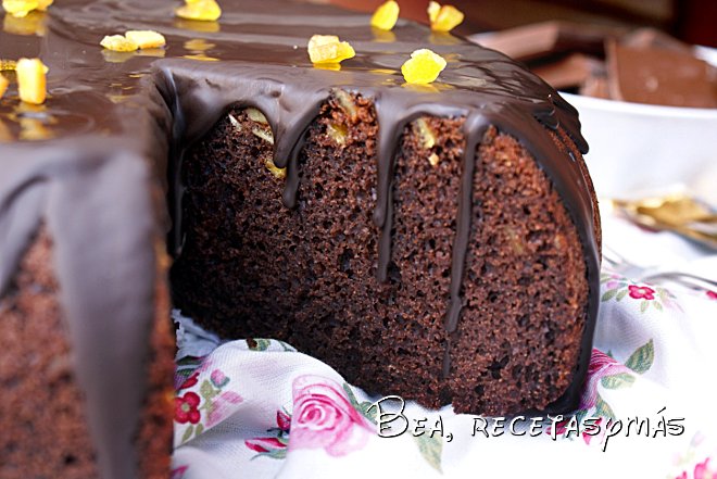 Pastel de chocolate y naranja confitada