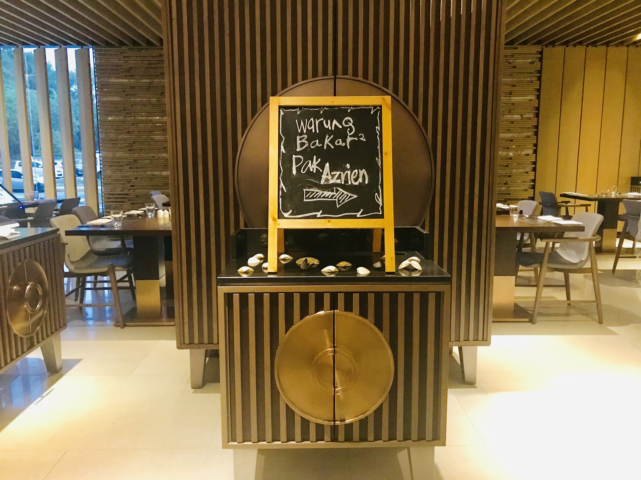 Weekend Seafood Buffet at Hilton Hotel Kota Kinabalu Weekend Seafood Buffet at Hilton Hotel Kota Kinabalu