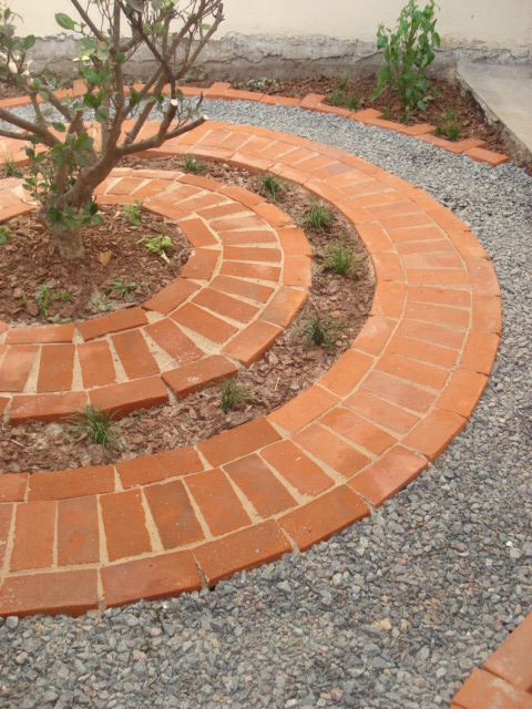 Reverdir **JARDINERIA Y PAISAJISMO**: SOLADO DE LADRILLOS Y GRANZA