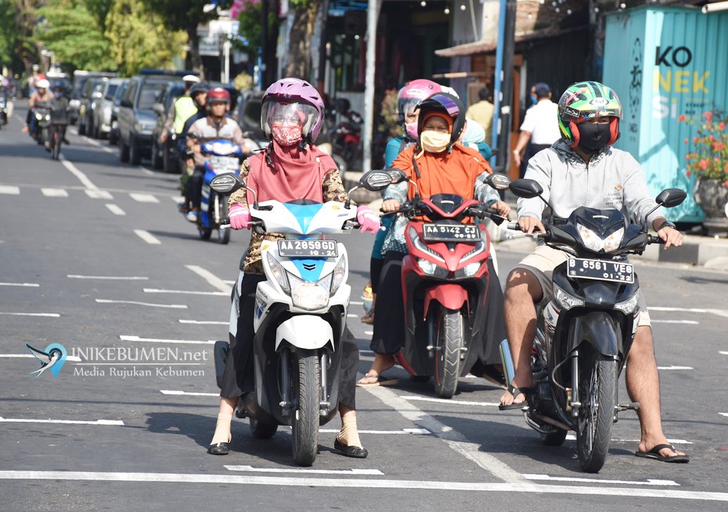 Bupati Kebumen Tegaskan Kendaraan Wajib Terapkan Jaga Jarak Saat Di Lampu Merah Ini Kebumen Media Rujukan Kebumen