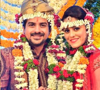 Pushkar Jog Family Wife Son Daughter Father Mother Marriage Photos Biography Profile.