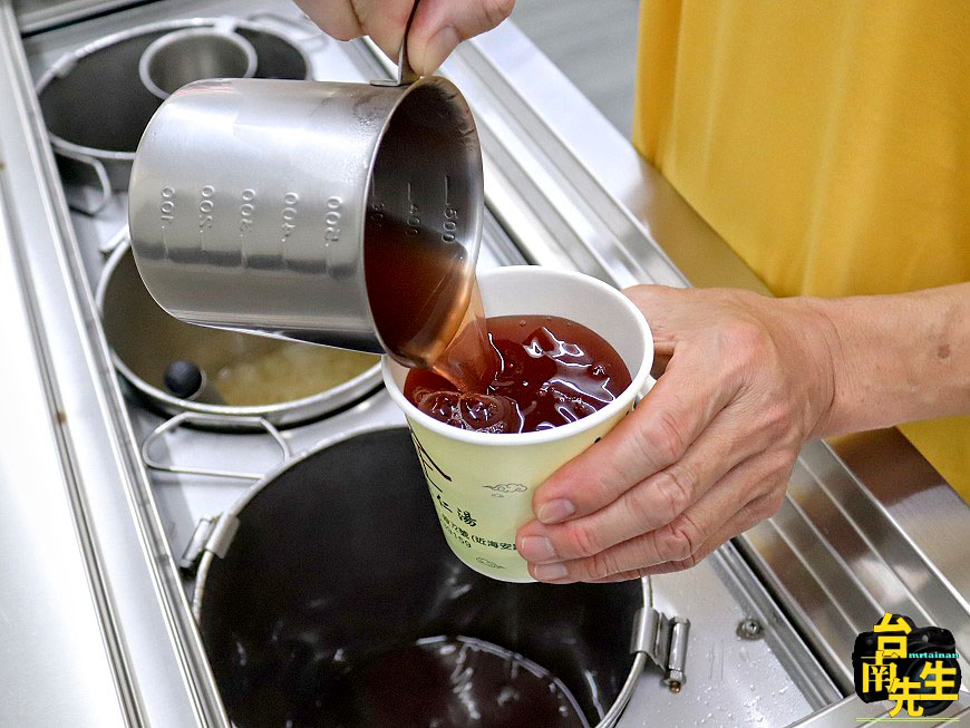 台南薏仁湯/20多年手藝老店新開/天然手工熬煮無化學添加/全系列低糖製作不甜膩/還有無糖可選擇/內用空間乾淨明亮舒適/價格親民料多實在CP 值高