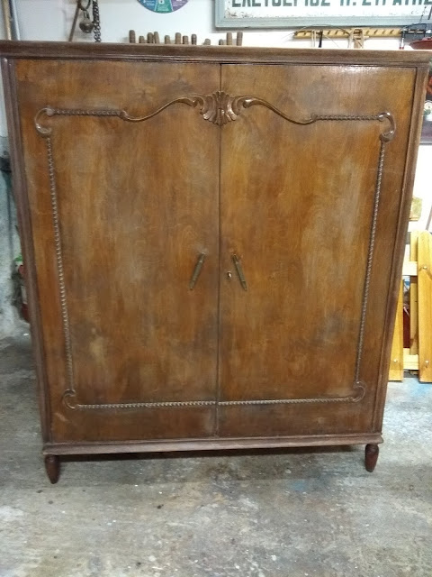 Αφιέρωμα: Μπουφές! Αρκούδα καφέ ... "τρέχα και βάψε" τον ξύλινο μπουφέ 25 Annie Sloan Greece Αφιέρωμα: Μπουφές! Αρκούδα καφέ ... "τρέχα και βάψε" τον ξύλινο μπουφέ 25 Annie Sloan Greece