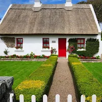 Pictures of Ireland: Thatched cottage in Connemara