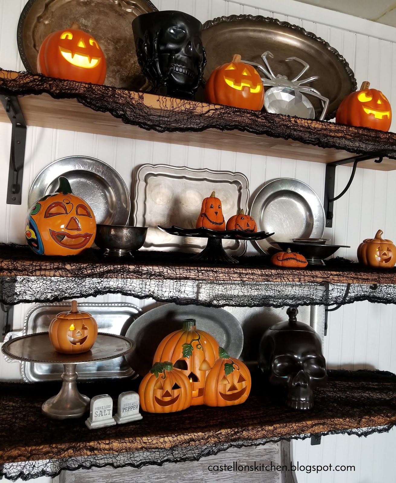 Castellon's Kitchen Halloween Decorating 2017